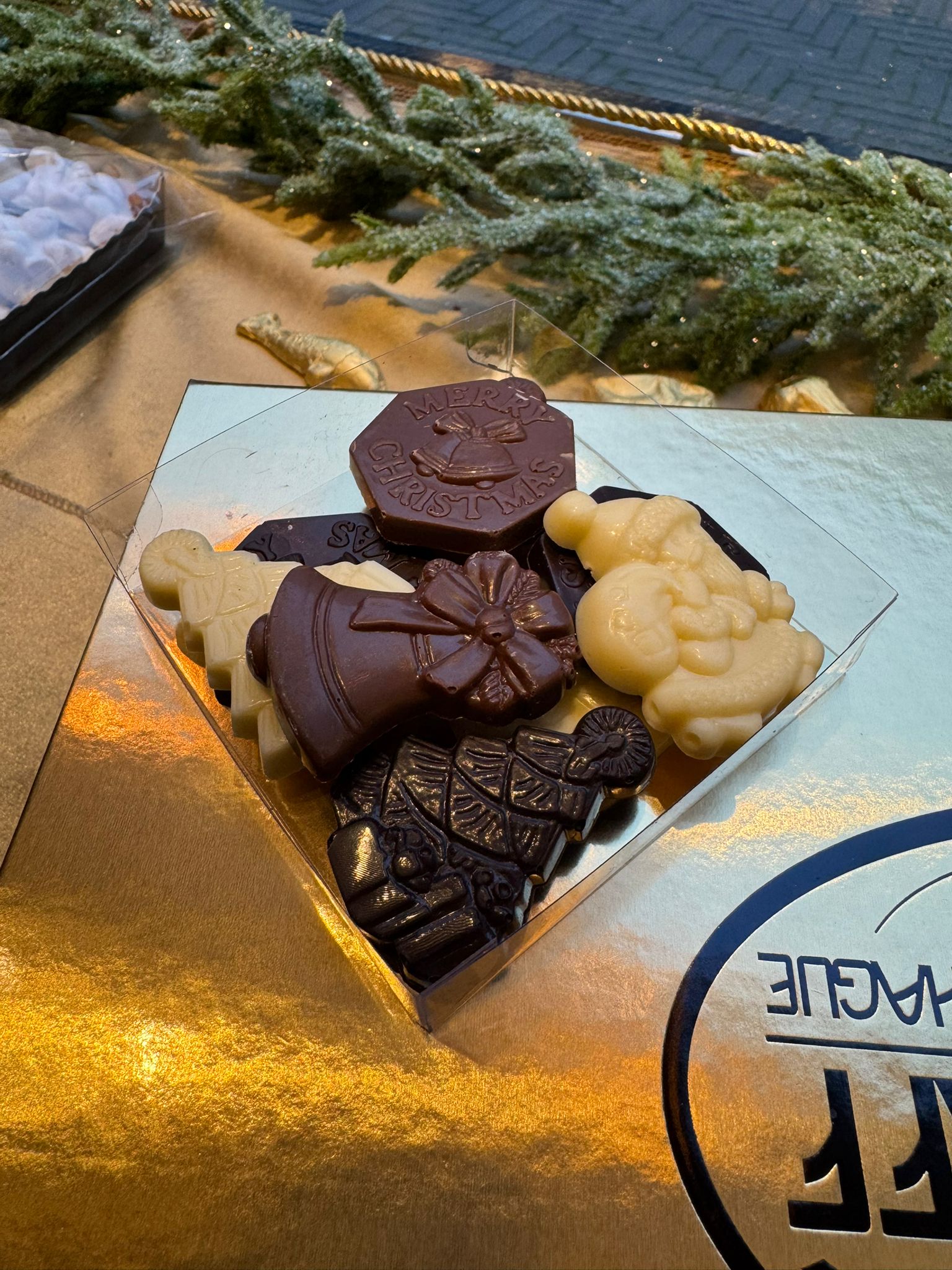 Kerstchocolade in transparant doosje